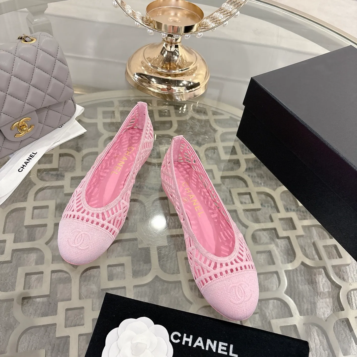 👟👟Ex-factory price 520👟👟 Chanel 25SS finally comes out with woven ballet shoes‼ ️ Shoes worthy of their own article, I have to say that they are finally waiting for you! So elegant and chill. Wear it in the summer to enjoy the breeze and walk on the street. Round square toe design. Cute and cute~ The appearance is super online. When you wear it, you will feel like a wealthy daughter. I thought it was good-looking. Only when I put it on my feet do I know how easy it is to wear~ Upper: Exclusive custom-made mesh (comfortable and breathable) Foot pad: Sheepskin Outsole: Genuine leather sole imported from Italy Size: 35-39 (customized at 40.41.42)